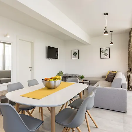 Luxury Pino Πανσιόν 4*