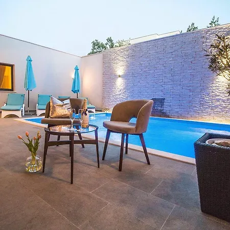 Luxury Pino سبليت