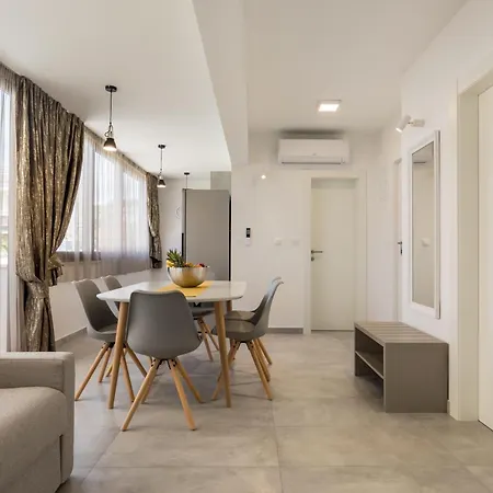 Luxury Pino Πανσιόν Σπλιτ