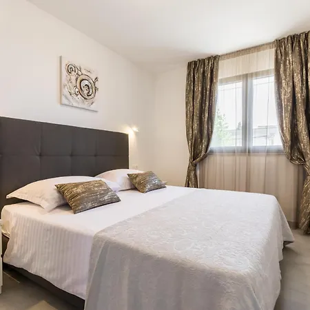 Πανσιόν Luxury Pino