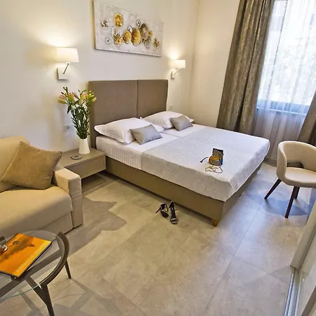 Luxury Pino Πανσιόν Σπλιτ