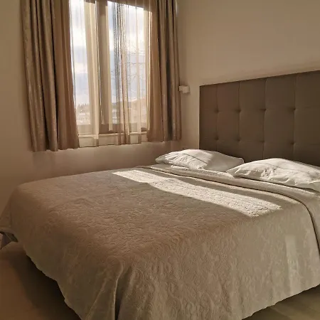 Luxury Pino سبليت