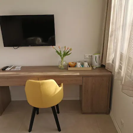 Luxury Pino Πανσιόν 4*