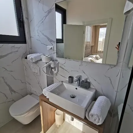 Luxury Pino Πανσιόν