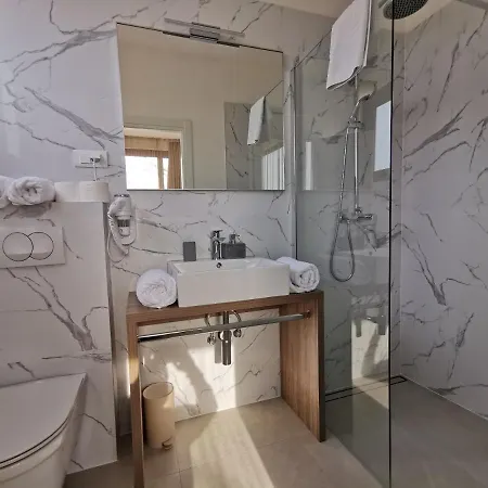 Luxury Pino Πανσιόν 4*