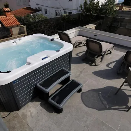 Luxury Pino Pensión 4*