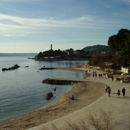 Luxury Pino Pensión 4*